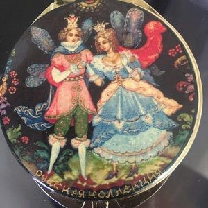 Gorgeous compact mirror from Russia, brand new, never used